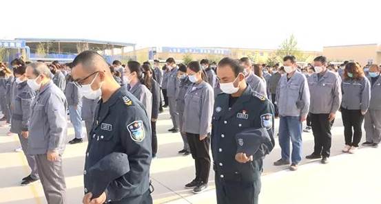 巴州金富默哀悼念现。卜挤 摄）